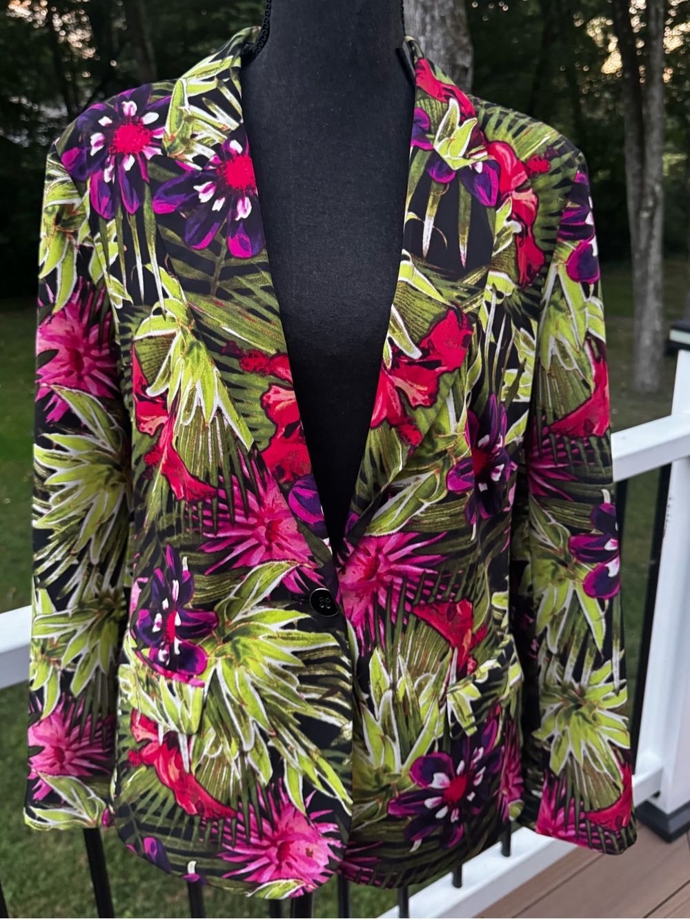 Chico's Tropical Floral Blazer in Pink & Green Size 2